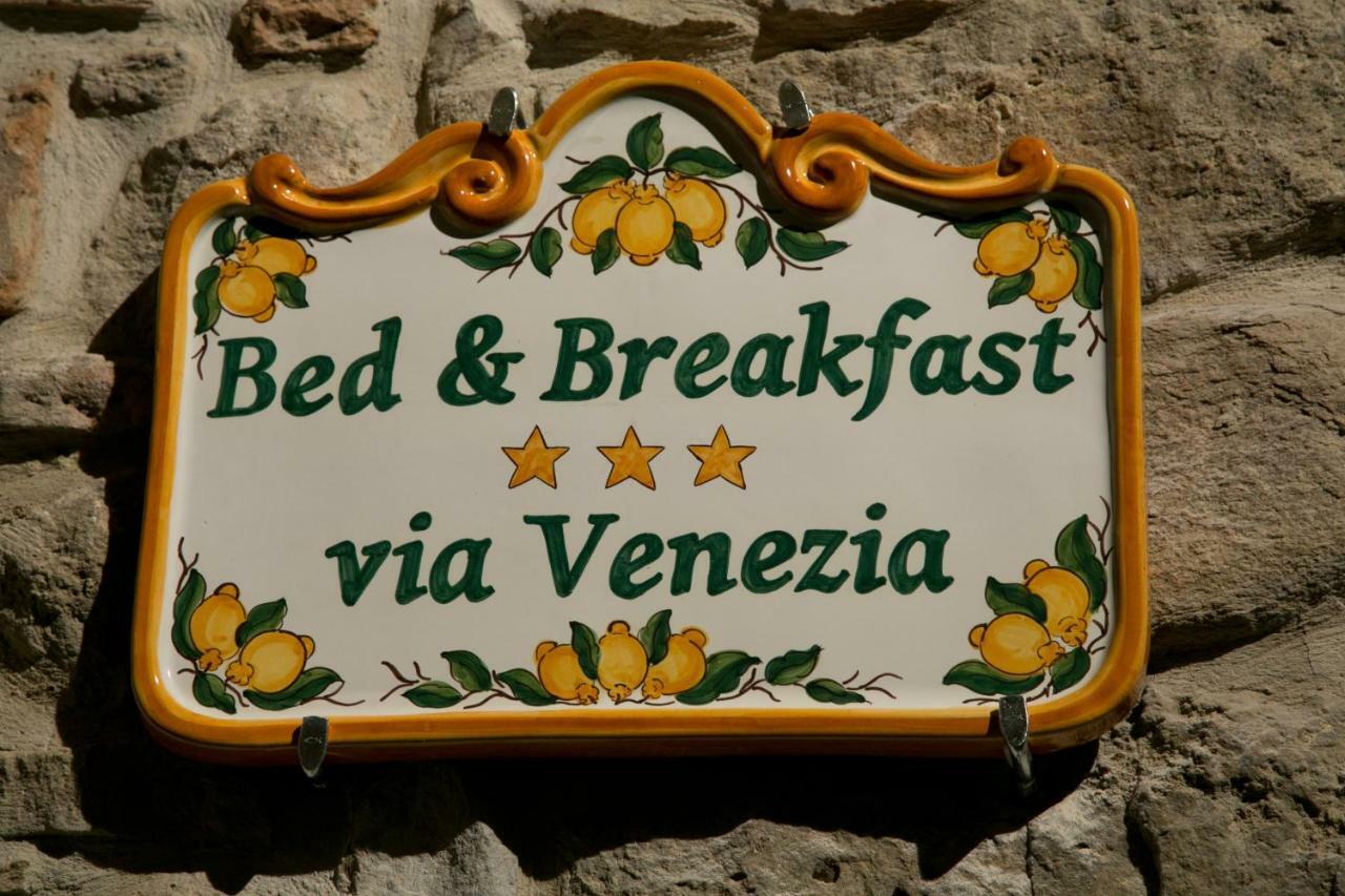 Bed & Breakfast Via Venezia Regalbuto ภายนอก รูปภาพ